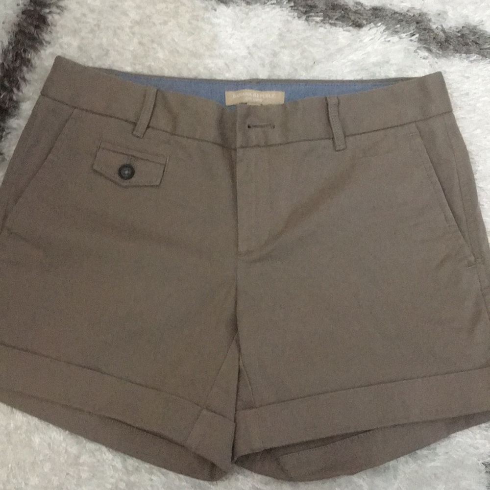 Banana Republic Gray Chino Shorts Size: 0
NWT